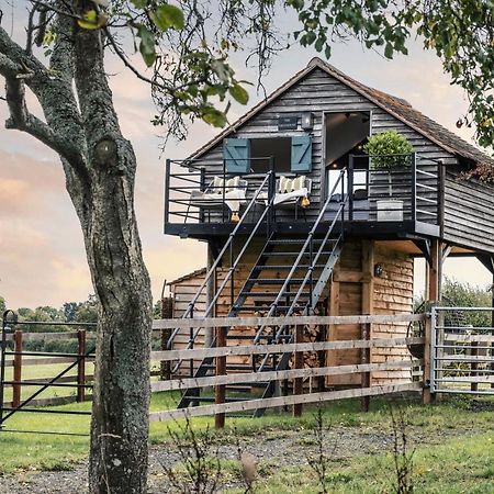 The Treehouse At Humblebee Hall 우스터 외부 사진