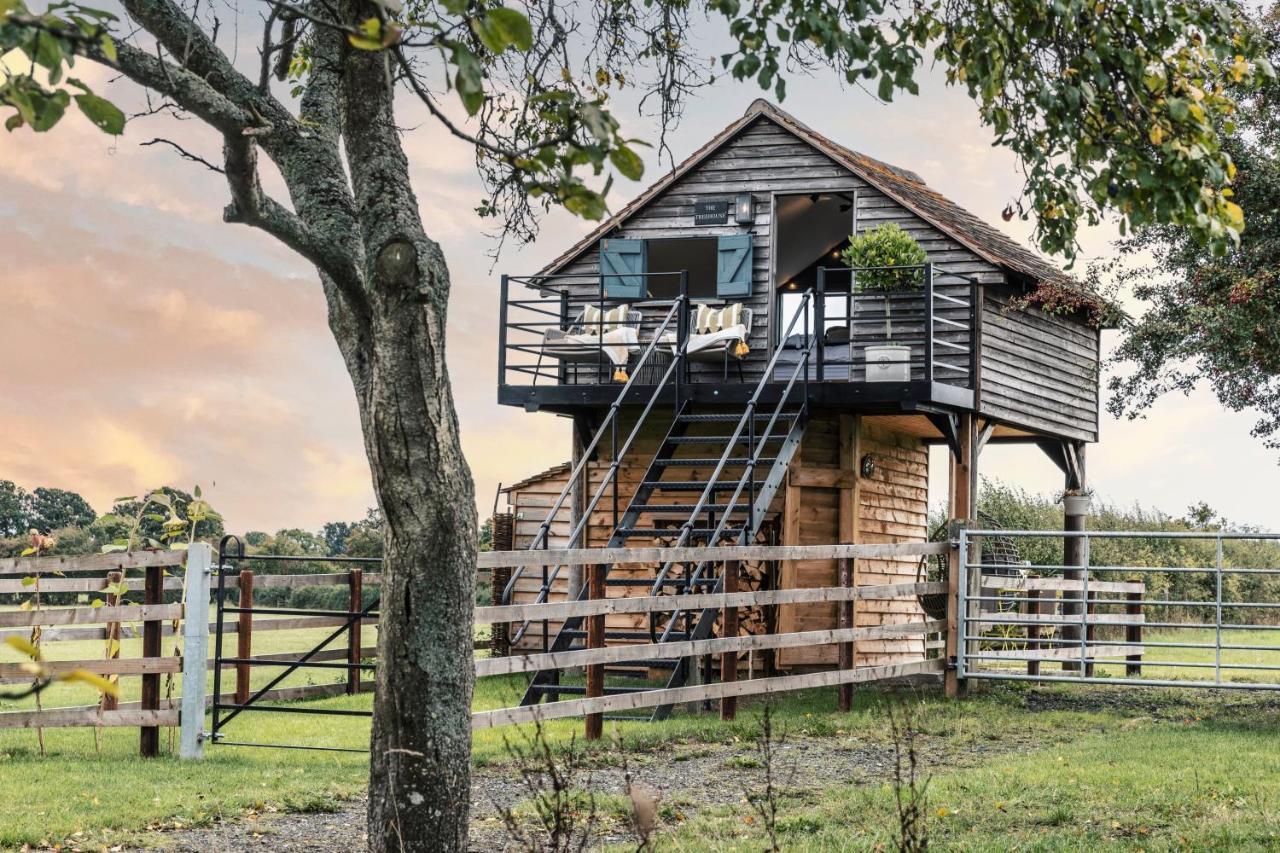 The Treehouse At Humblebee Hall 우스터 외부 사진