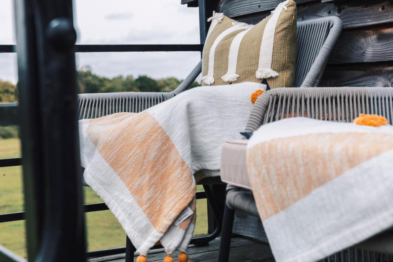 The Treehouse At Humblebee Hall 우스터 외부 사진