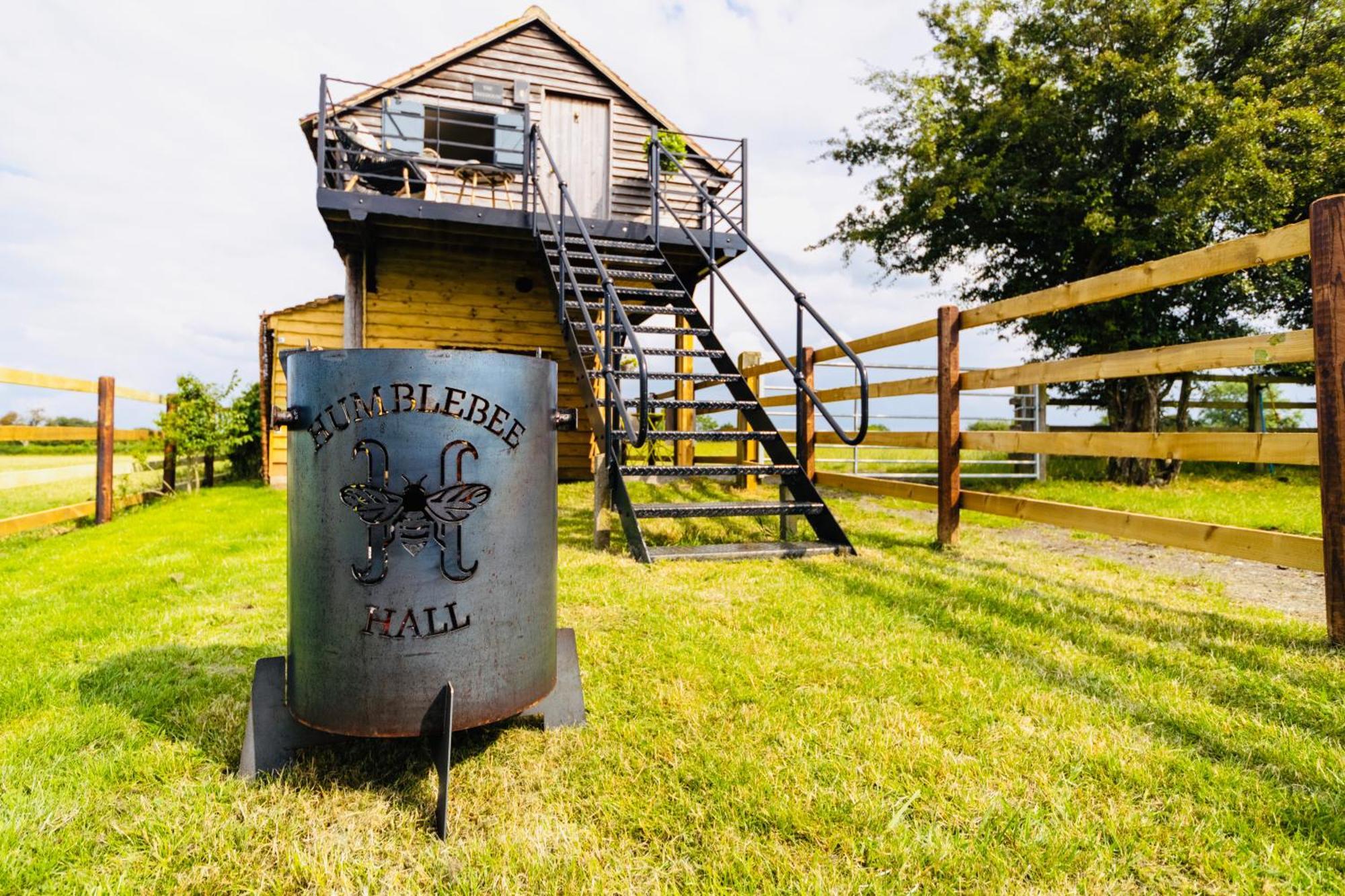The Treehouse At Humblebee Hall 우스터 외부 사진